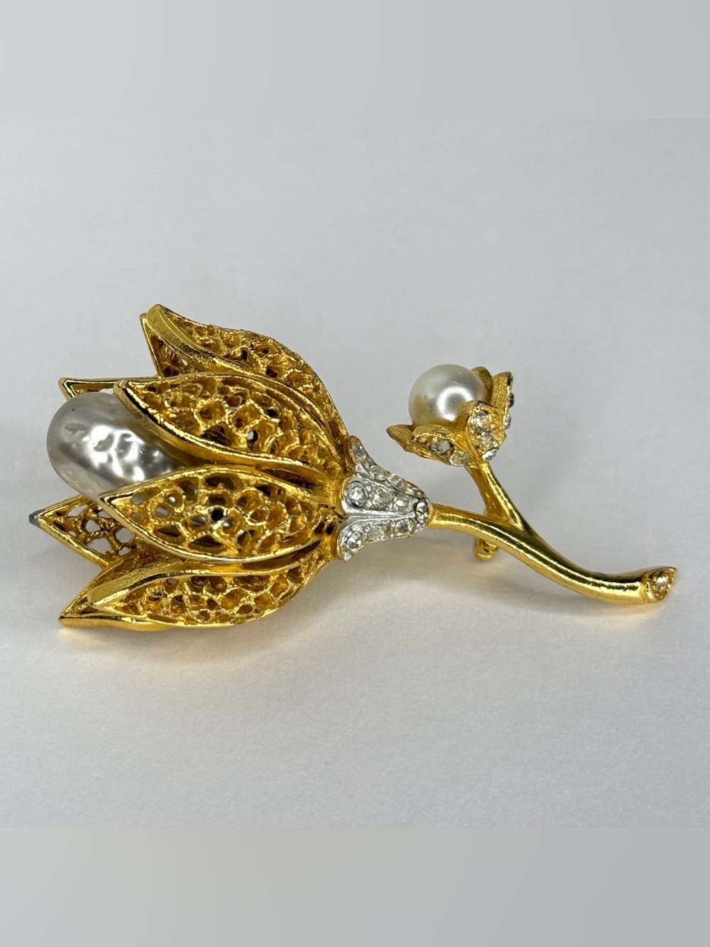 VINTAGE SIGNED BSK Faux Baroque Pearl Gold Tone Tulip Flower Brooch Pin